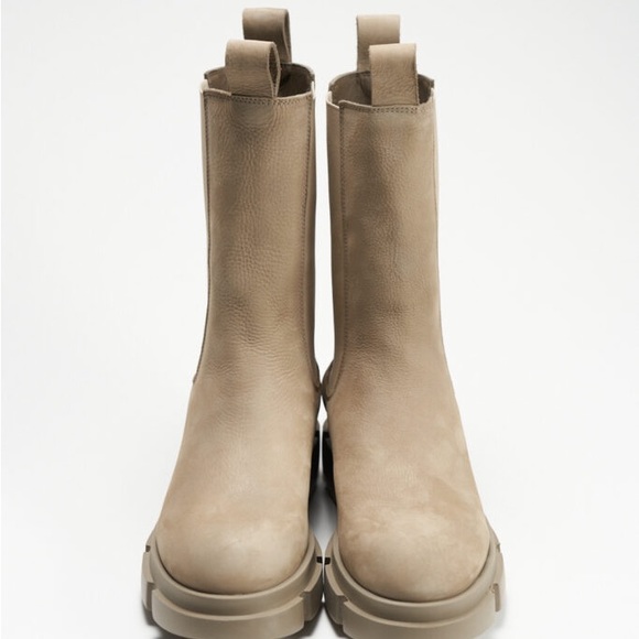 Brand new Woman’s Copenhagen “Chelsea”Boots: Size 7 - Picture 10 of 13